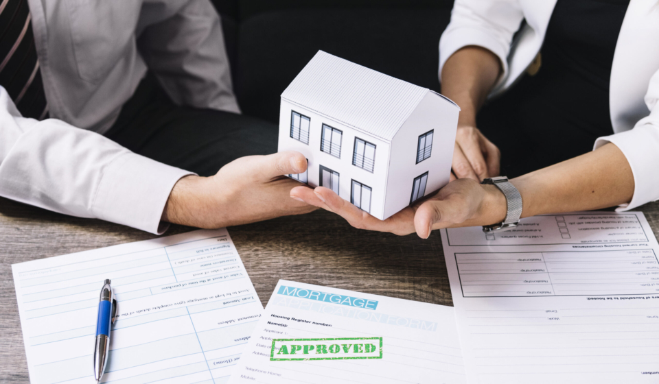 realtor-making-deal-with-customer-office