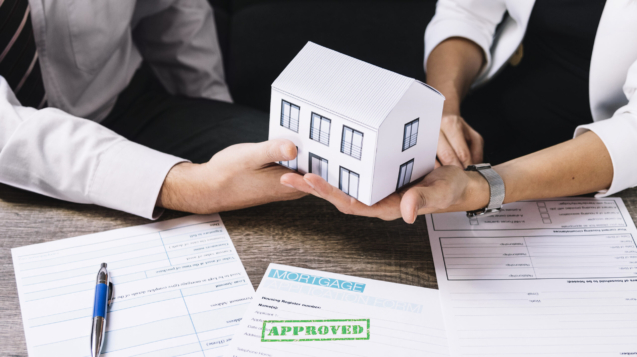 realtor-making-deal-with-customer-office